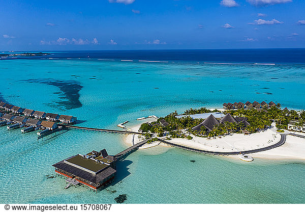 Malediven  Süd Male Atoll  Luftaufnahme des Resorts auf Maadhoo
