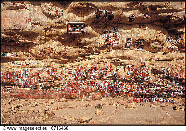 Mali  Hombori Mountains  Dogon rock painting at the circumcision site for boys in Songo. The Dogon are an African ethnic group who live in the Hombori Mountains in eastern Mali. Songo (Mali)  1999.