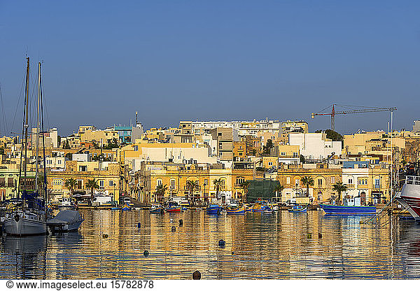 Malta  Marsaxlokk  Skyline der Fischerstadt und Mittelmeer