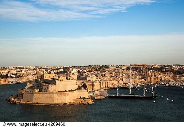 Malta  Valletta  Vittoriosa  Birgu  Fort St Angelo and waterfront  elevated view  late afternoon