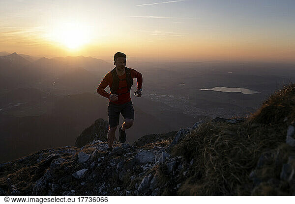 Man running on Sauling mountain peak