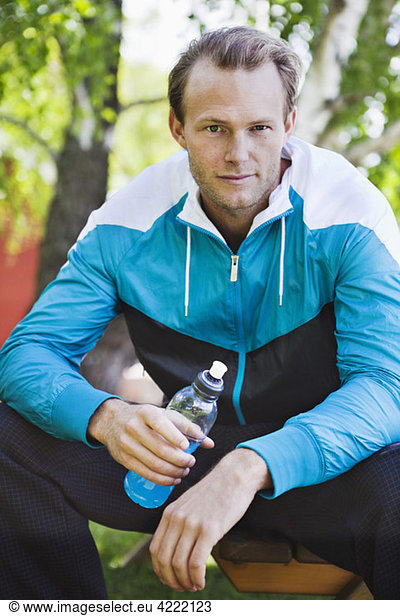 Man with sportdrink