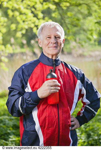 Man with waterbottle