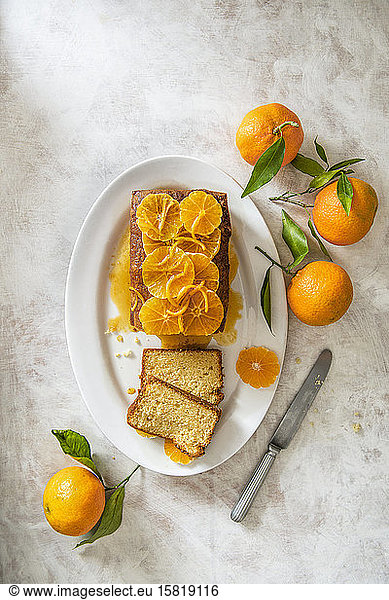 Mandarine loaf cake with mandarine caramel sauce