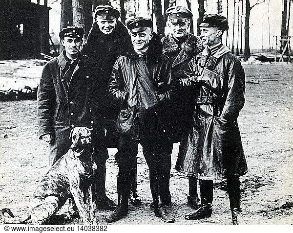 Manfred von Richthofen with Jasta 11 Pilots Manfred von Richthofen with ...