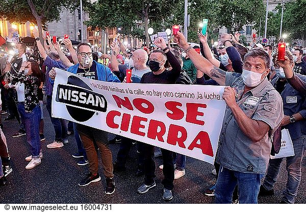 Manifestaci?n nocturna por el cierre de las f?bricas Nissan en Barcelona 9/6/2020 Catalu?a Espa?a.