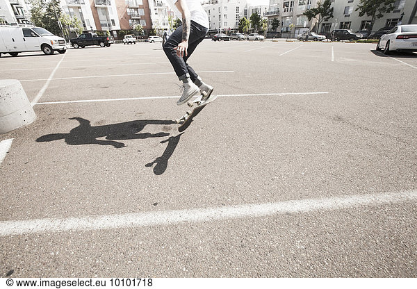 Mann Auto jung Skateboarding