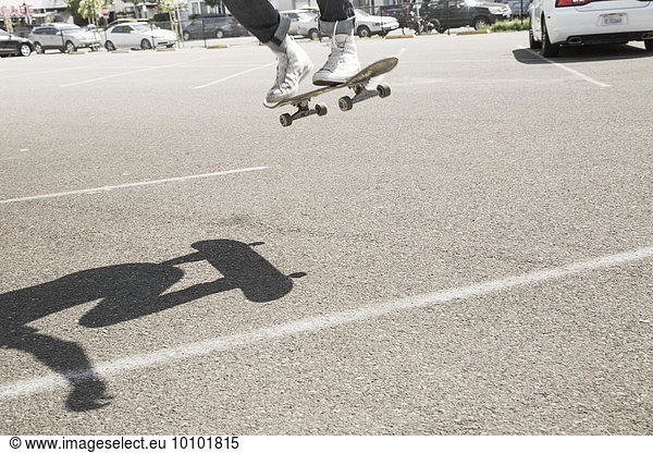 Mann Auto jung Skateboarding