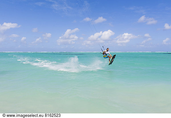 Mann  Mittelpunkt  Erwachsener  Wellenreiten  surfen