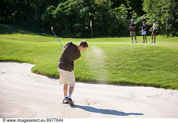 Mann  Sand  Falle  Fallen  Golfsport  Golf  Rückansicht  Kurs