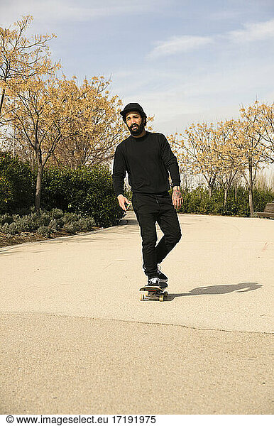 Mann Skateboarder Lifestyle Hipster Konzept