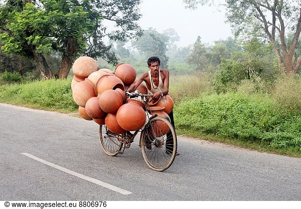Mann  tragen  Fahrrad  Rad  Volksstamm  Stamm  Indien  Markt