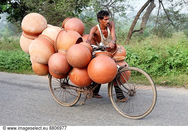 Mann  tragen  Fahrrad  Rad  Volksstamm  Stamm  Indien  Markt