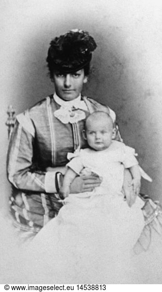 Maria Theresia 2.7.1849 - 3.2.1919 Königin von Bayern 5.11.1913 - 8.11.1918 mit ihrem Sohn Prinz Rupprecht Visitbild Albert München 1869