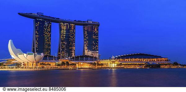 Marina Bay Sands Resort bei Nacht  Marina Bay  Singapur