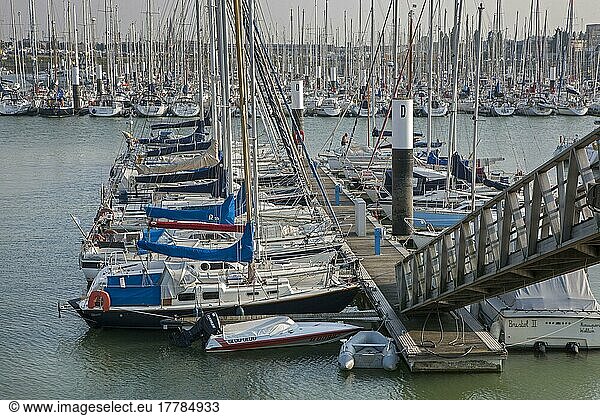Marina  yachthafen  boot  Nieuwpoort  Westflanderen  Belgien  Europa