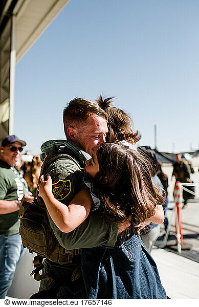 Marine Hugging Daughters & Reuniting with Family in San Diego