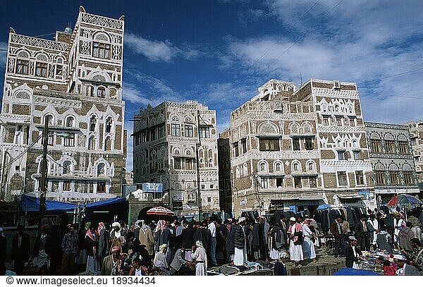 Market at Bab al Jemen at the old part of Sana'a  in der Altstadt  Sanaa  al-Yemen  Yemen  Markt am Bab al Jemen