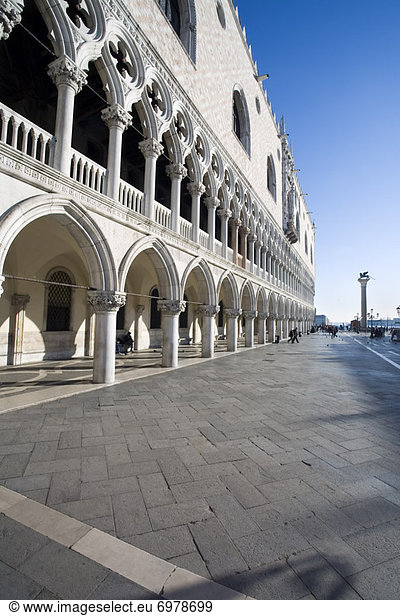 Markierung  Quadrat  Quadrate  quadratisch  quadratisches  quadratischer  Palast  Schloß  Schlösser  Italien  Venedig