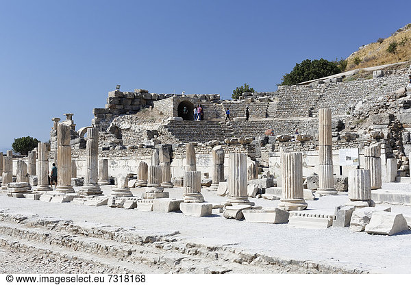 Marktbasilika und Odeon von Ephesos  Ephesus  Efes  UNESCO-Weltkulturerbe  Izmir  türkische Ägäis  Westtürkei  Türkei  Asien