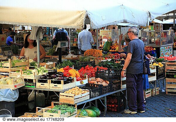 Marktstand für Gemüse am Campo de Fiori  Rom. Italien