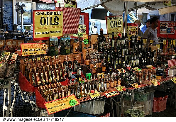 Marktstand für Olivenöl am Campo de Fiori  Rom. Italien
