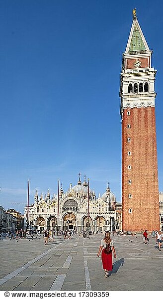 Markusplatz  mit Glockenturm Campanile  Venedig  Venetien  Italien  Europa
