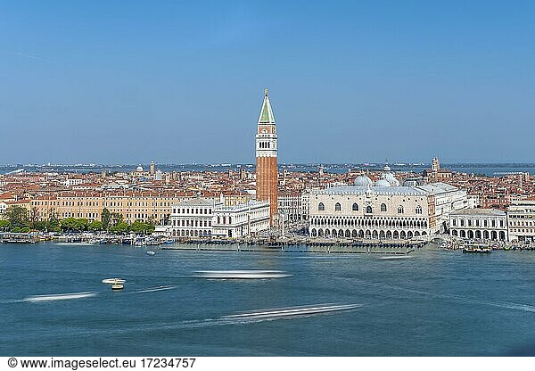 Markusplatz und Campanile  Venedig  Venetien  Italien  Europa