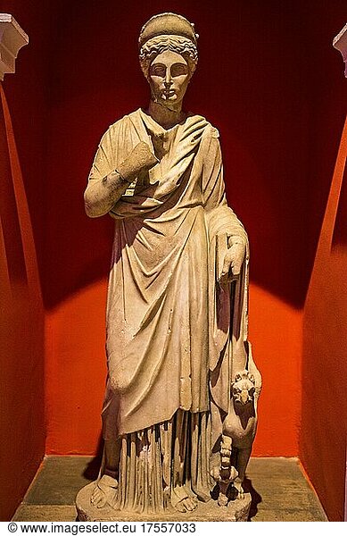 Marmorstatue der Nemesis  Perge  2. Jhd. Halle der Götter  Archäologisches Museum  Antalya  Türkei  Antalya  Türkei  Asien