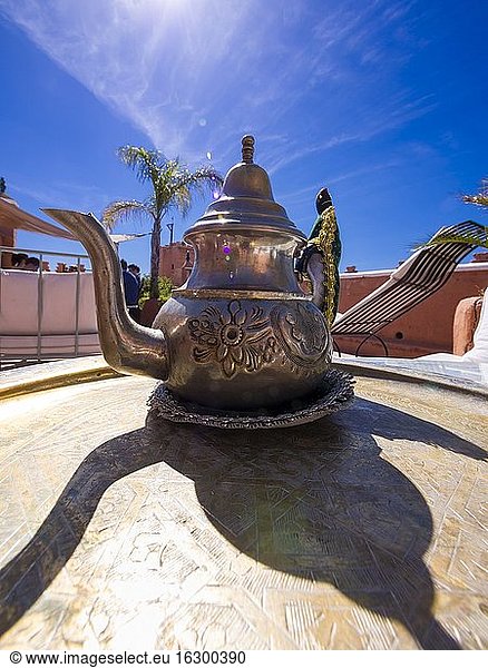Marokko  Marrakesch-Tensift-El Haouz  marokkanische Teekanne