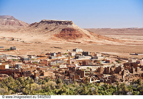 Marokko  Nordafrika  Afrika  Süden Marokkos  Atlas  Bergen  Bergen  Tinghir  Todra  Tal  Dorf