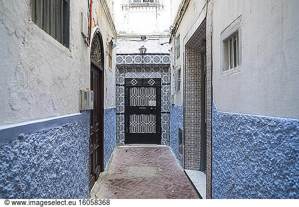 Marokko  Tanger-Tetouan-Al Hoceima  Tanger  Gasse in der historischen Medina