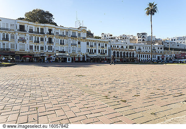Marokko  Tanger-Tetouan-Al Hoceima  Tanger  Stadtplatz vor Kolonialgebäuden
