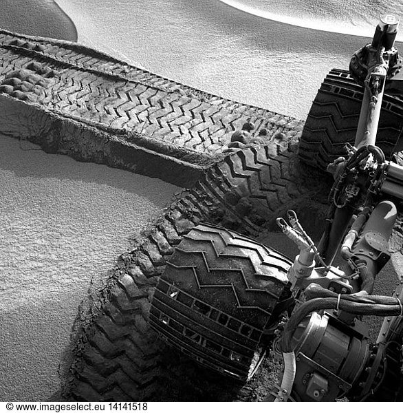 Mars Curiosity Rover Tracks