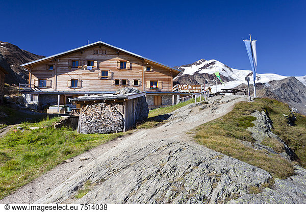 Martellerhütte im Martelltal hinten die Zufallspitze Südtirol Italien Europa