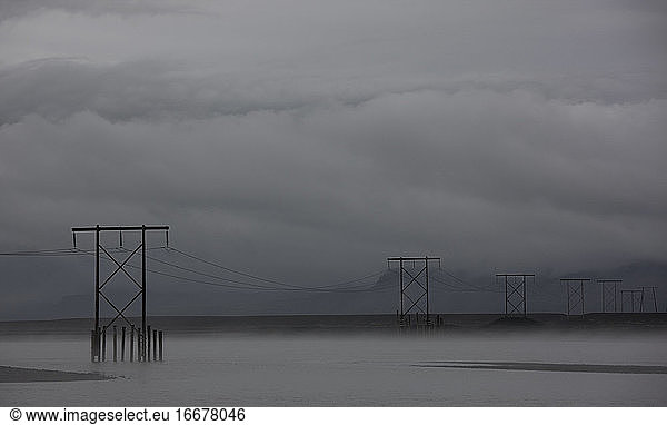 Masten für Stromleitungen über dem Skeiðarársandur-Sandergebiet