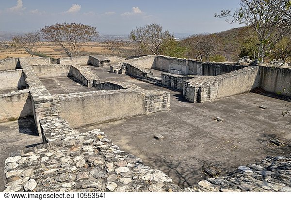 Mauerreste der Gemächer der Principales Seniores in der Akropolis,  Ruinenstätte Xochicalco,  Cuernavaca,  Bundesstaat Morelos,  Mexiko,  Nordamerika