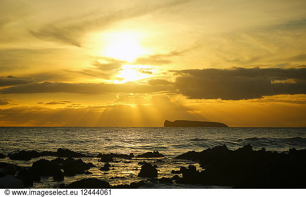 Maui sunset  Kahoolawe in distance  Wailea  Maui  Hawaii  United States of America
