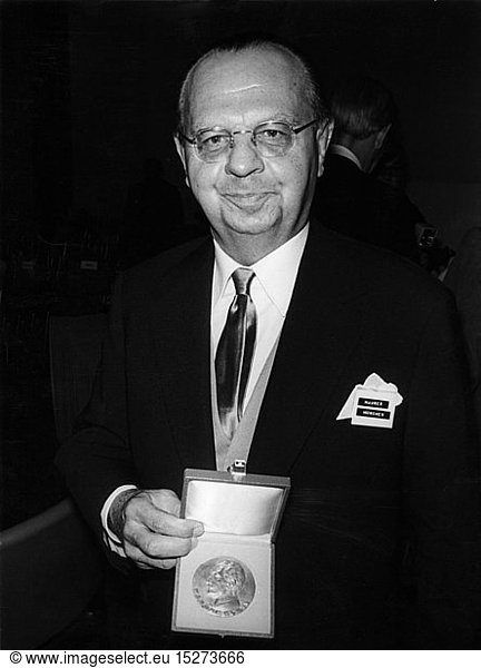 Maurer  Georg  29.5.1909 - 4.7.1980  deut. Arzt und Politiker (CSU)  Auszeichnung mit der Werner-KÃ¶rte-Medaille  MÃ¼nchen  1972