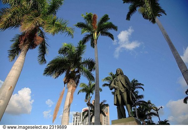 Mauritius  Port_Louis  Ort S Bissoondoyal  Statue von Mahé de Labourdonnais