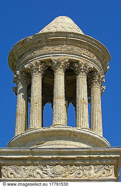 Mausoleum der Julier  Ausgrabungsstätte Glanum  St.-Remy-de-Provence  Bouches-du-Rhone  Provence  Südfrankreich  römisches Mausoleum