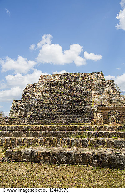 Maya-Ruinen,  Strukturen der Canul-Gruppe,  Archäologische Zone Oxkintok,  300 -1.050 n. Chr.,  Yucatan,  Mexiko