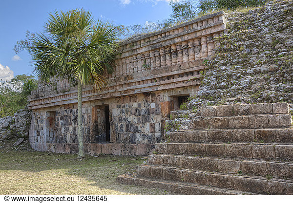 Maya-Ruinen  Cabapak-Gruppe  Puuc-Stil  Archäologische Zone Chacmultun  Chacmultan  Yucatan  Mexiko  Nordamerika