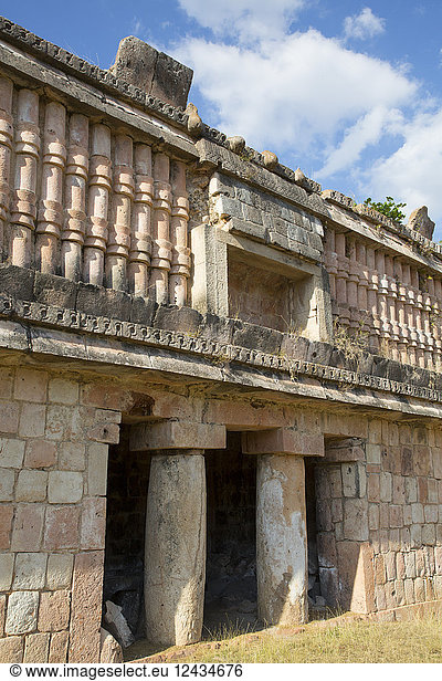 Maya-Ruinen  Der Palast  Puuc-Stil  Archäologische Zone Chacmultun  Chacmultan  Yucatan  Mexiko  Nordamerika