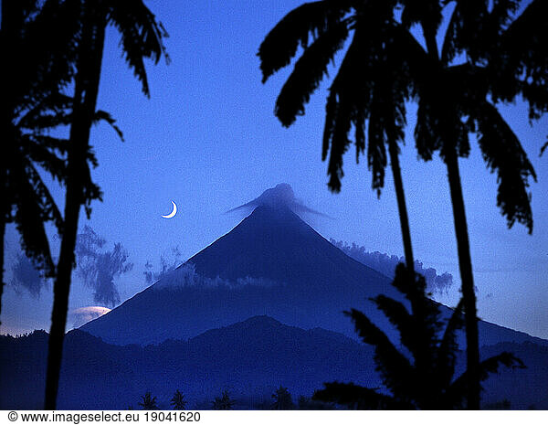 Mayon volcano near Legazpi City