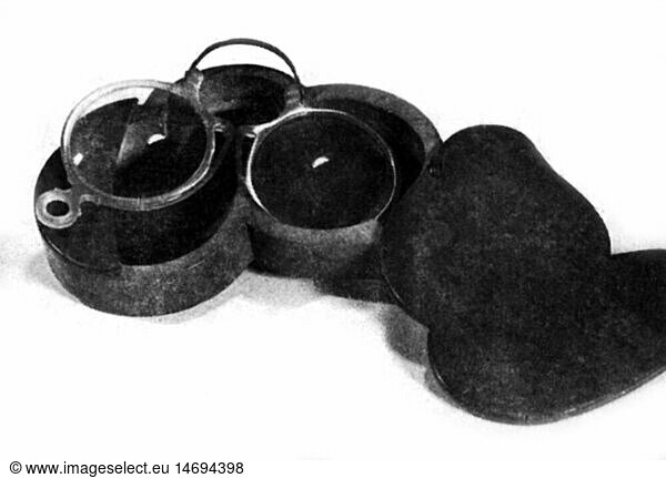 medicine  ophthalmology  pince nez for cataract patients  wood  steel spring  wooden case  late 19th century  from: 'Die Heilberufe'  issue 7  Berlin  1980