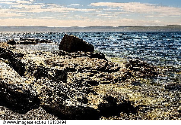 Meereslandschaft an der Westküste von Arran  Schottland  mit Blick auf die Mull of Kintyre.