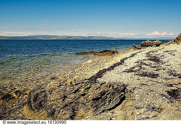 Meereslandschaft an der Westküste von Arran  Schottland  mit Blick auf die Mull of Kintyre.