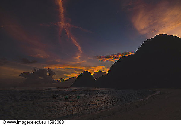 Meereslandschaft bei Sonnenuntergang