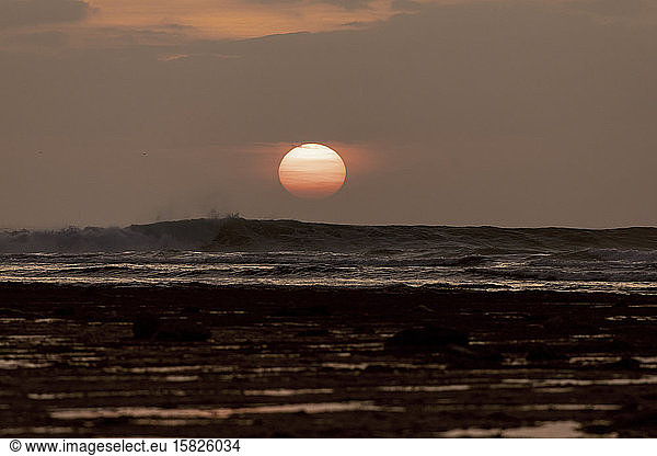 Meereslandschaft zur Zeit des Sonnenuntergangs